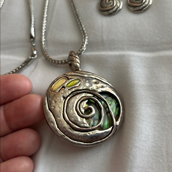 Abalone shell necklace, and earrings set - Picture 2 of 3